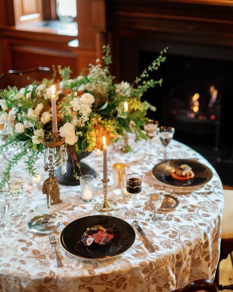 Christmas round table decorations