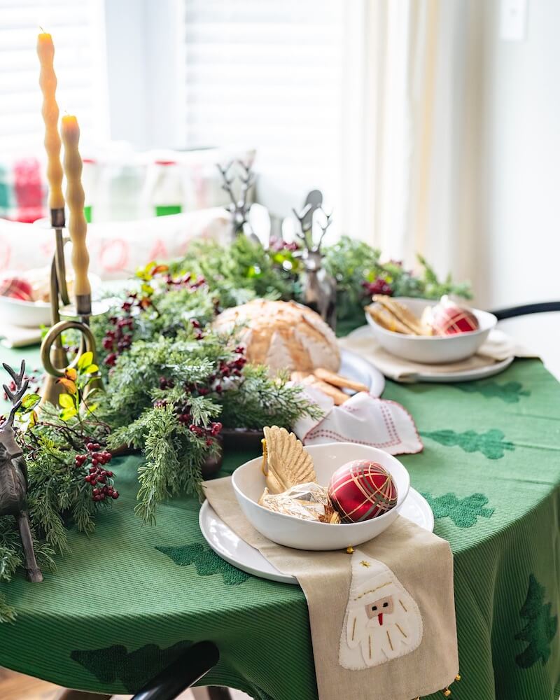 Christmas round table decorations