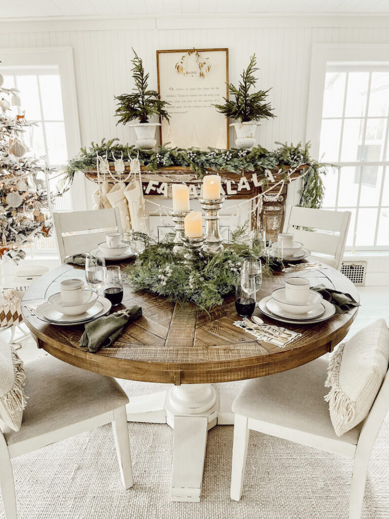 Christmas round table decorations