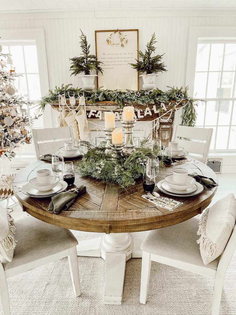 Christmas round table decorations
