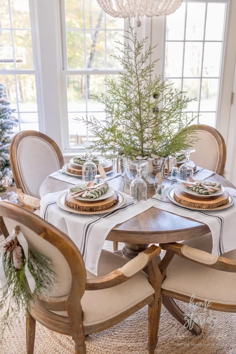 Christmas round table decorations