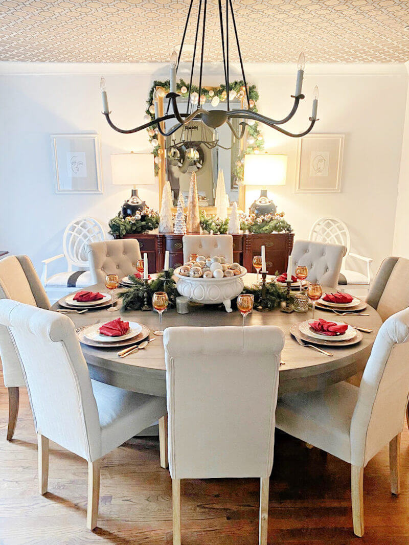 Christmas round table decorations