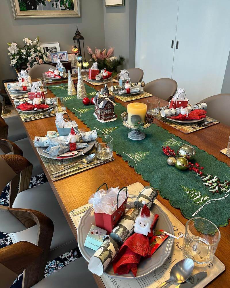 Christmas table settings