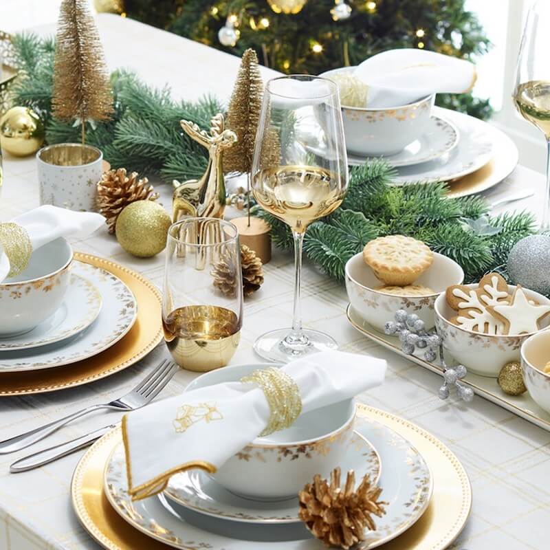 simple Christmas table decorations