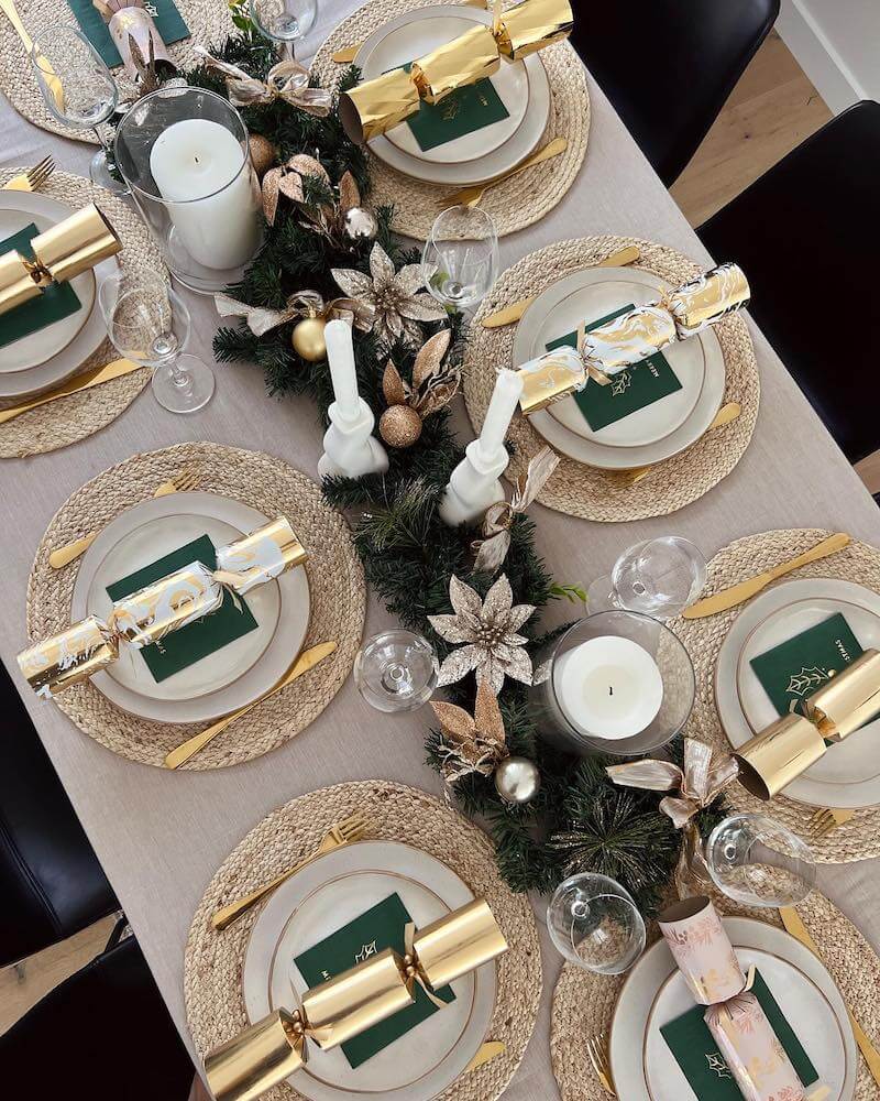 simple Christmas table decorations
