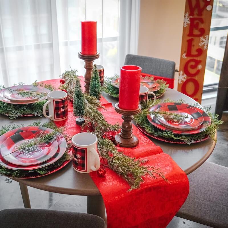 simple Christmas table decorations